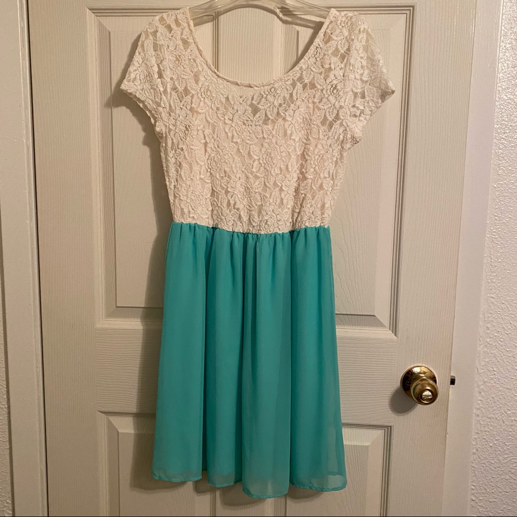 Speechless Off White/Aquamarine Color Pullover Dress With Elastic Waist Size M.